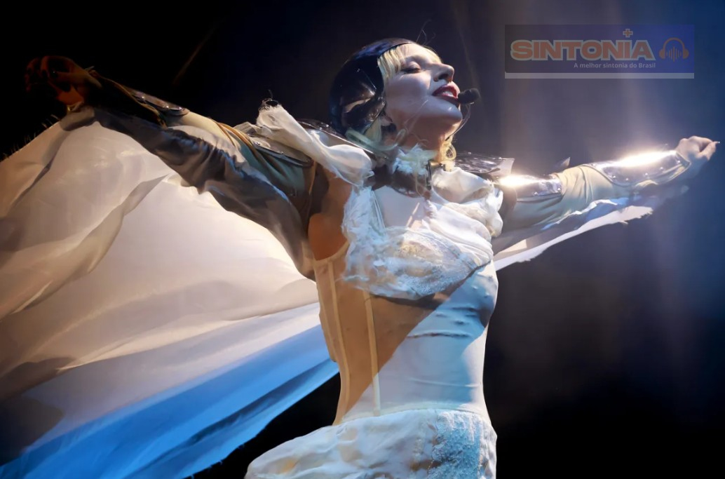 Lady Gaga volta aos palcos